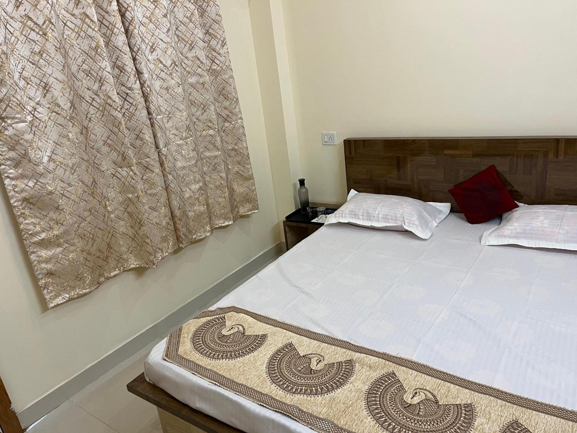 Hotel Shivashray Luxury Stays & Inn Ujjain Eksteriør billede