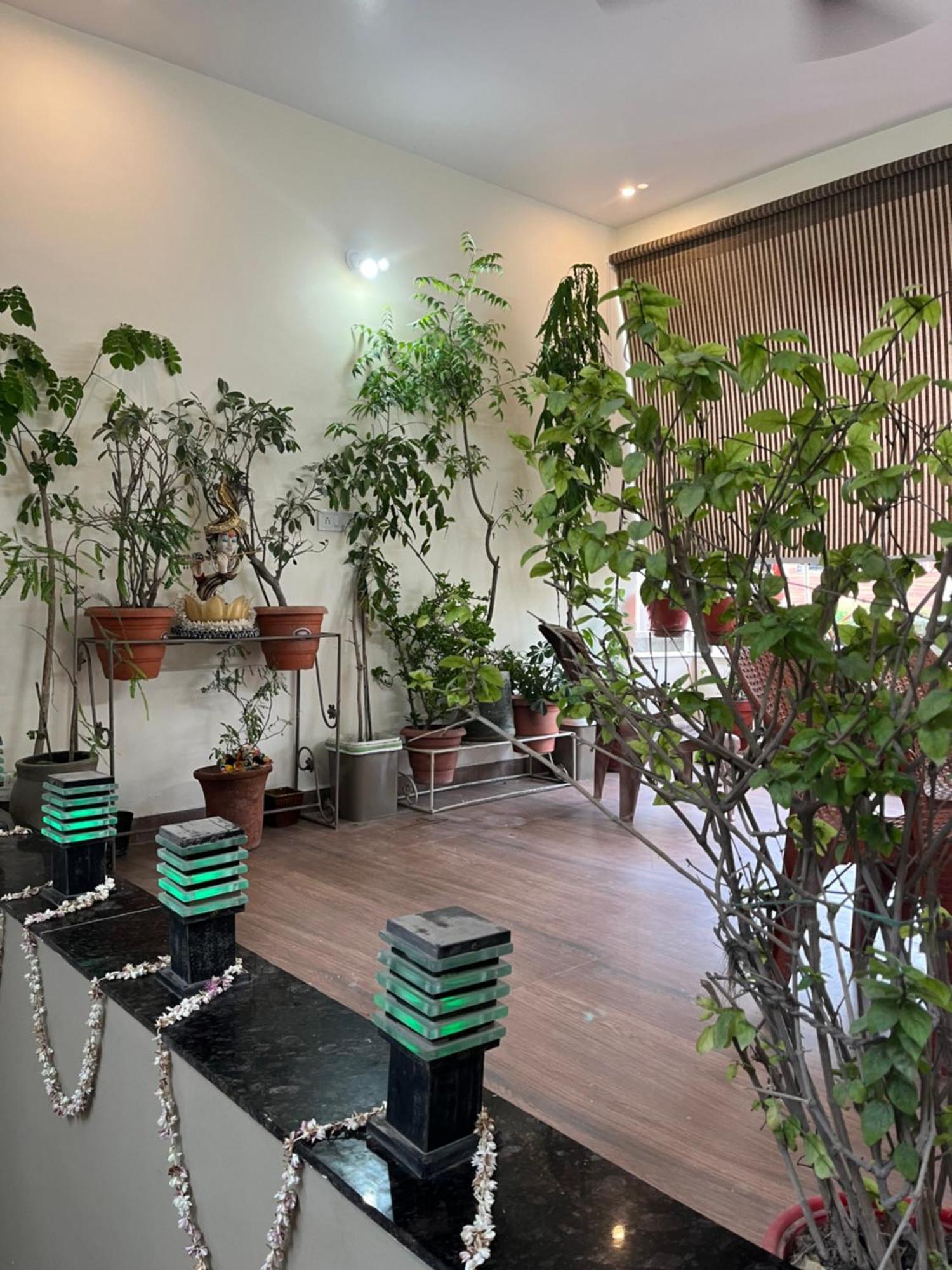 Hotel Shivashray Luxury Stays & Inn Ujjain Eksteriør billede