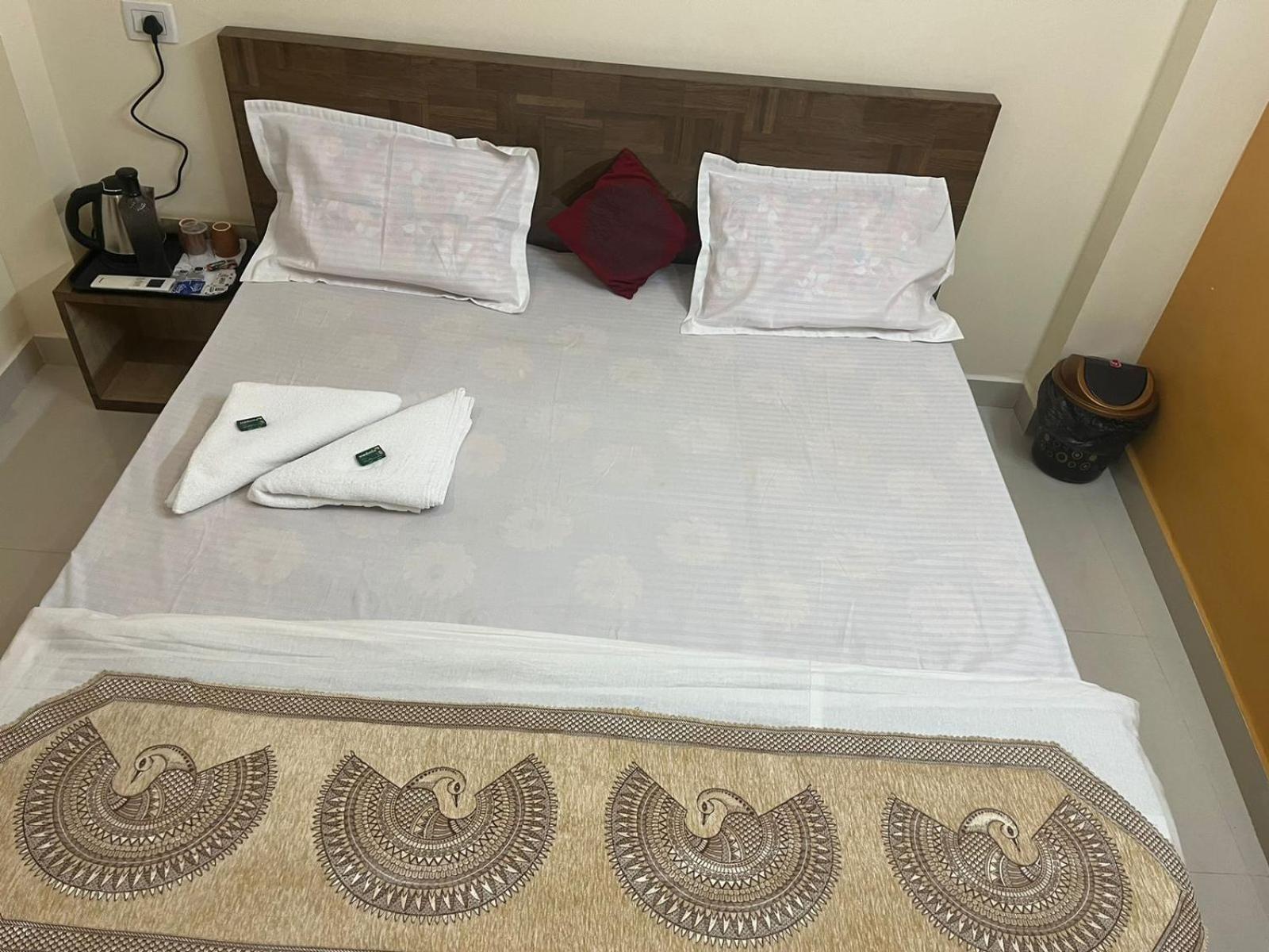 Hotel Shivashray Luxury Stays & Inn Ujjain Værelse billede