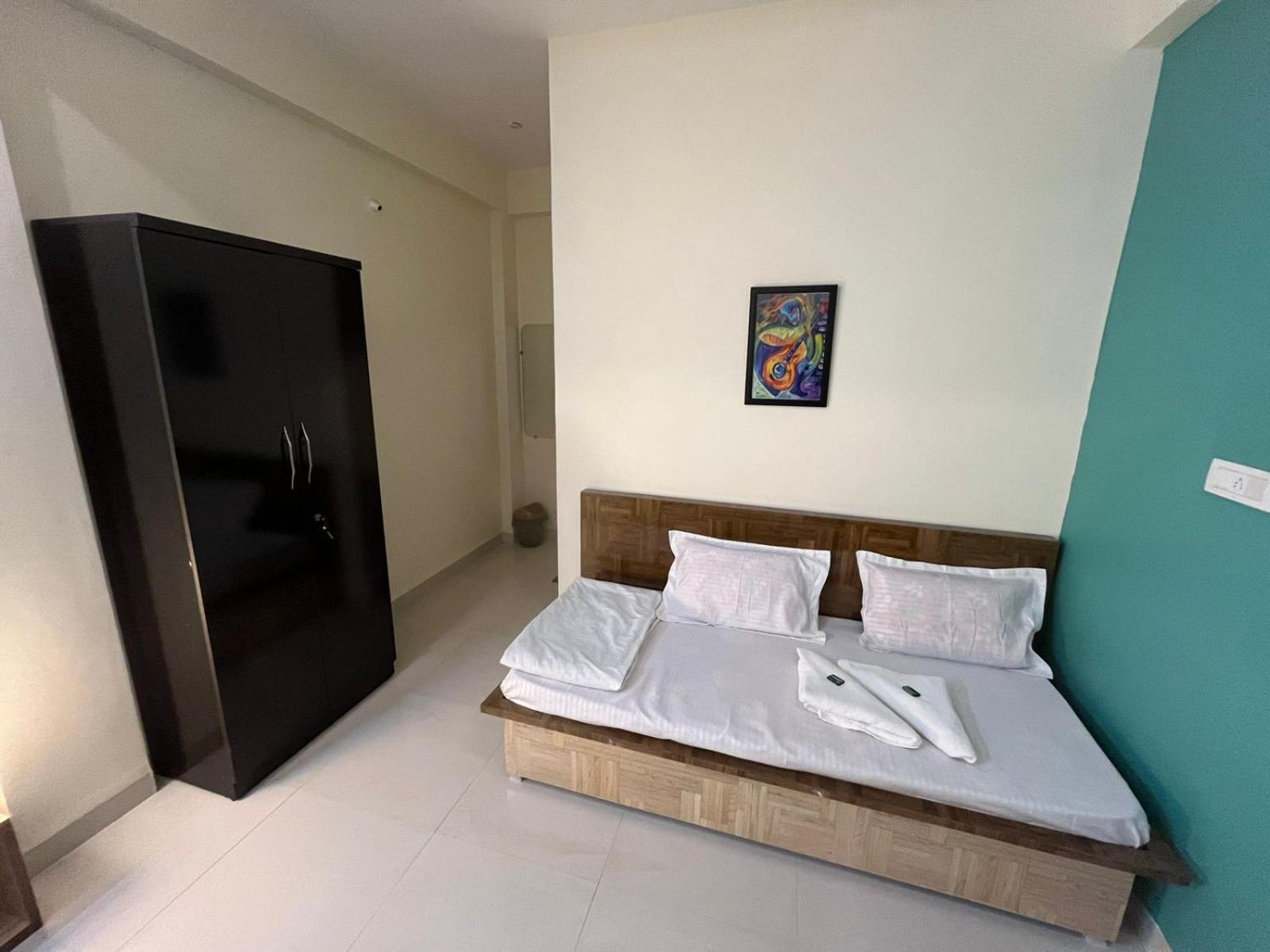 Hotel Shivashray Luxury Stays & Inn Ujjain Værelse billede