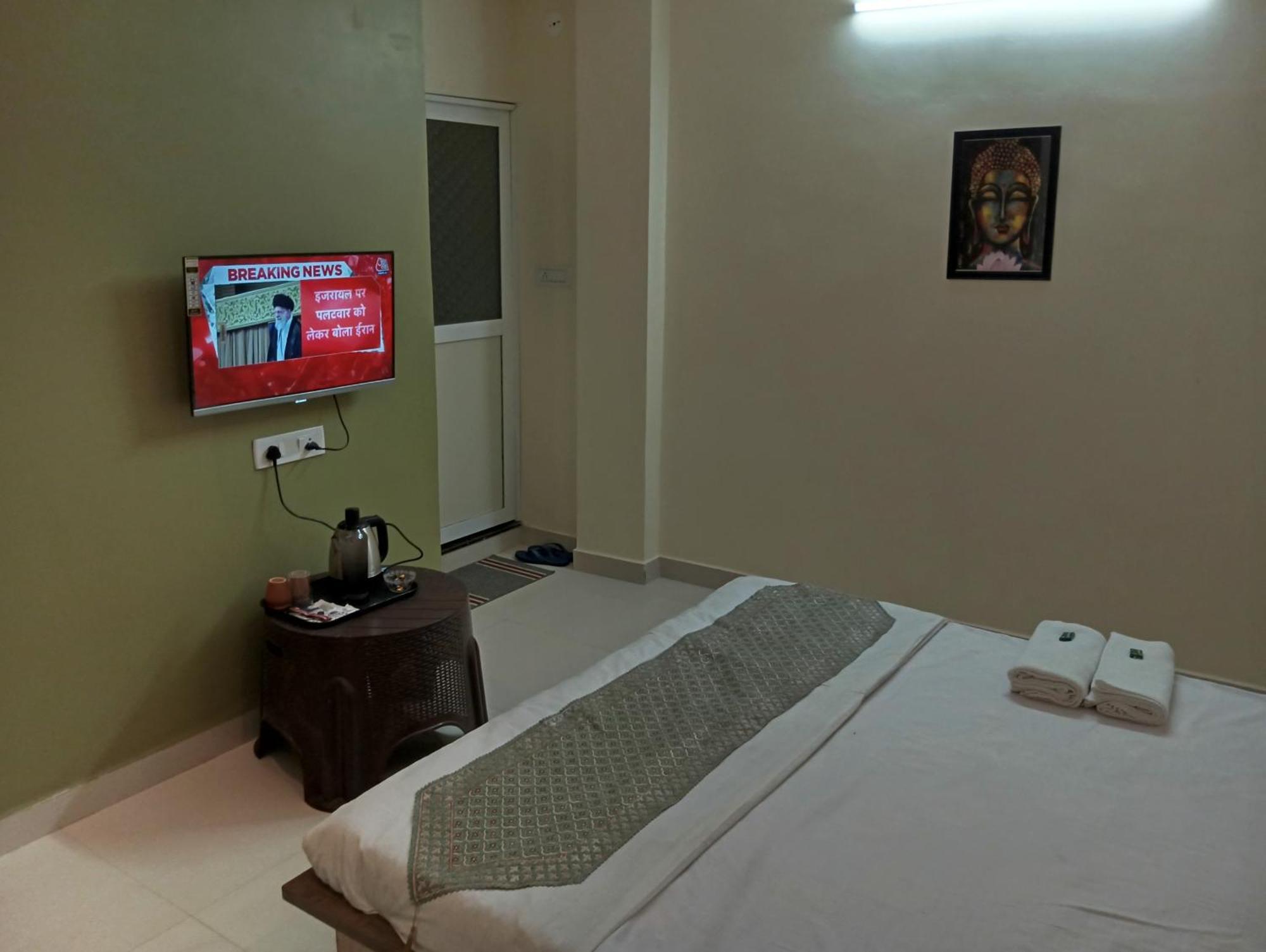 Hotel Shivashray Luxury Stays & Inn Ujjain Værelse billede