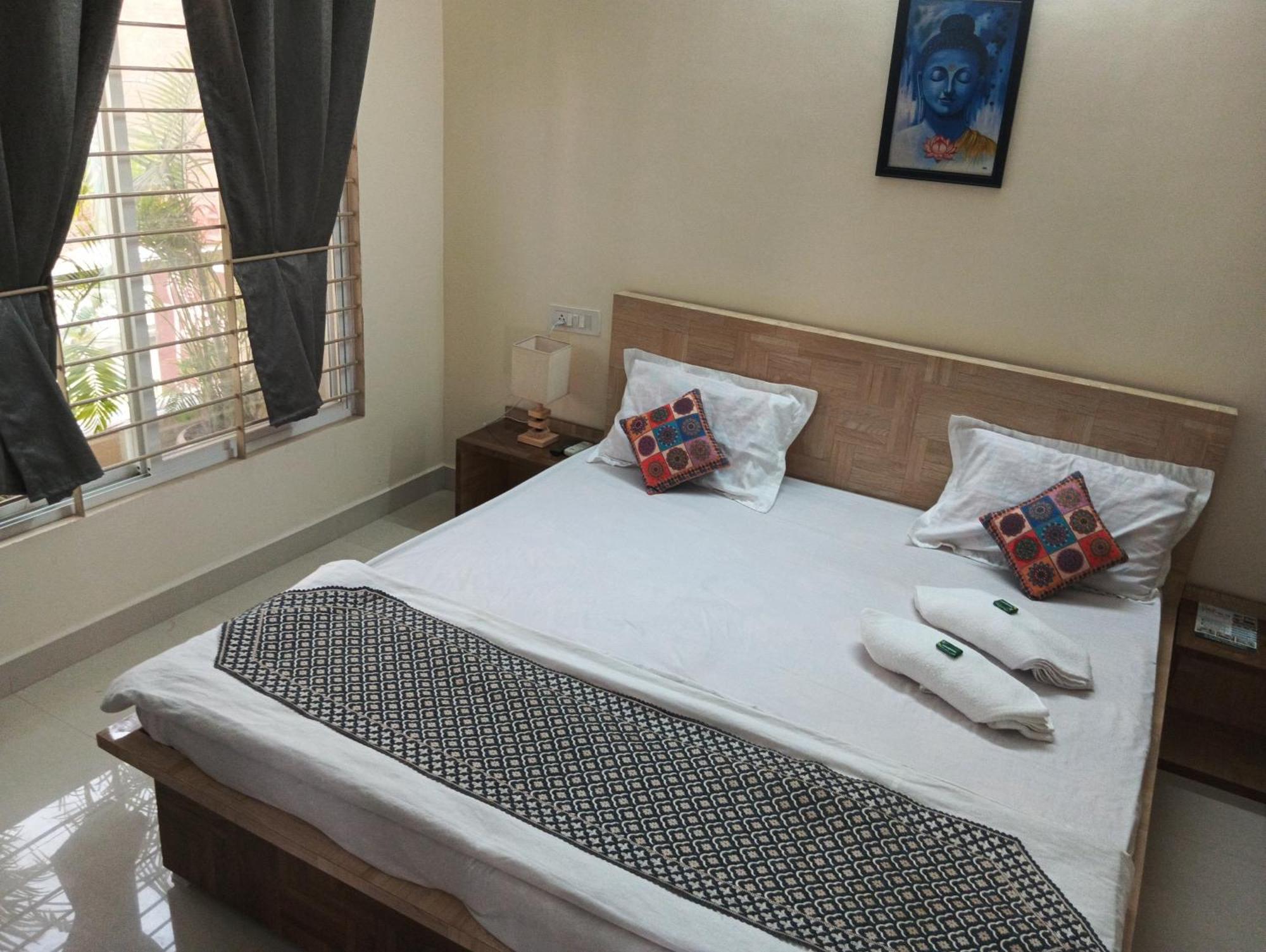 Hotel Shivashray Luxury Stays & Inn Ujjain Værelse billede